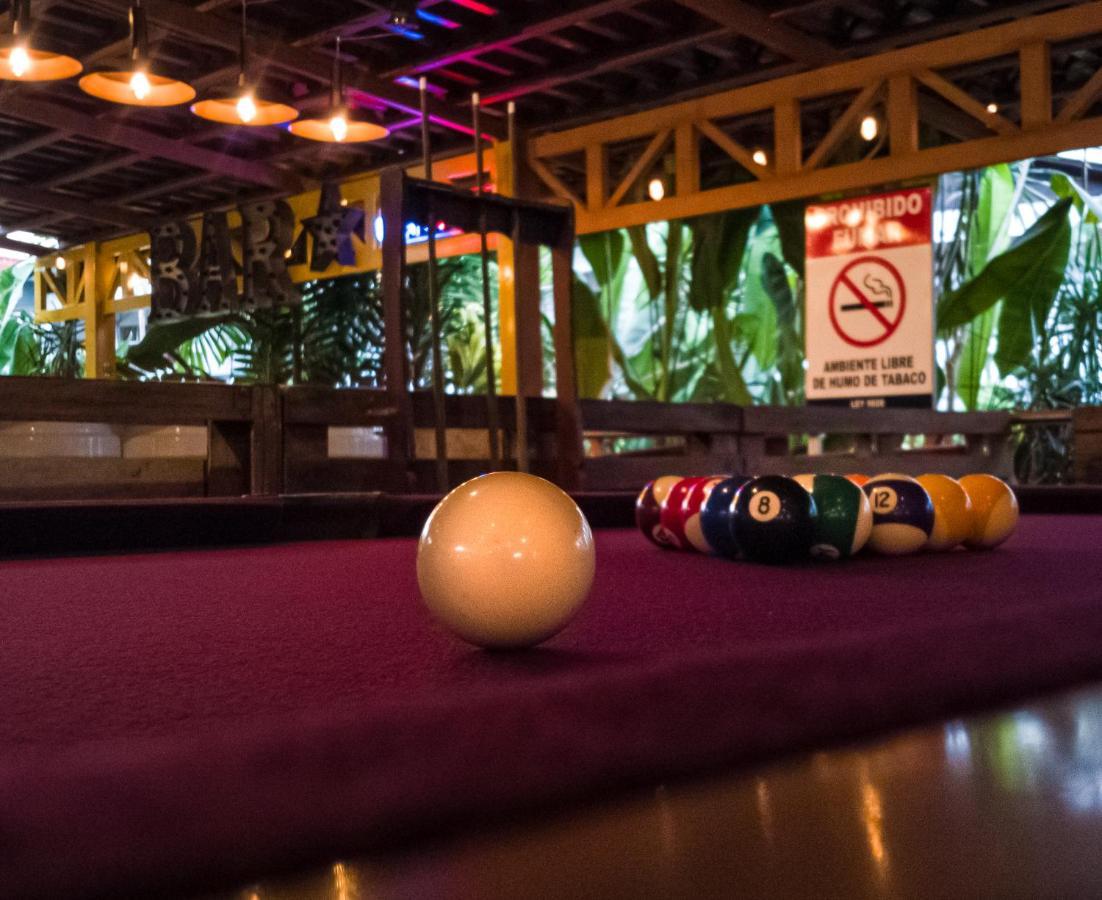 Arenal Backpackers Resort La Fortuna Екстериор снимка Pool table