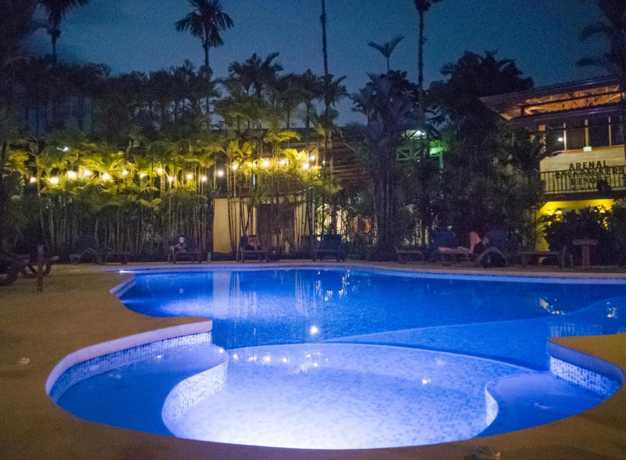 Arenal Backpackers Resort La Fortuna Екстериор снимка The swimming pool at the hotel